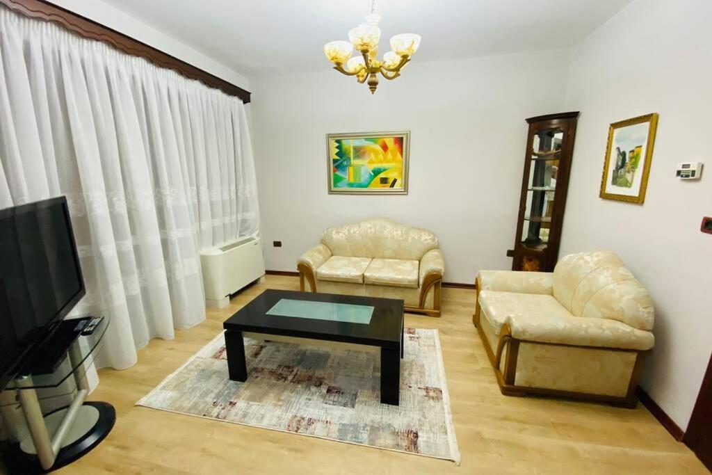 Stela'S Apartment Korce Exterior photo