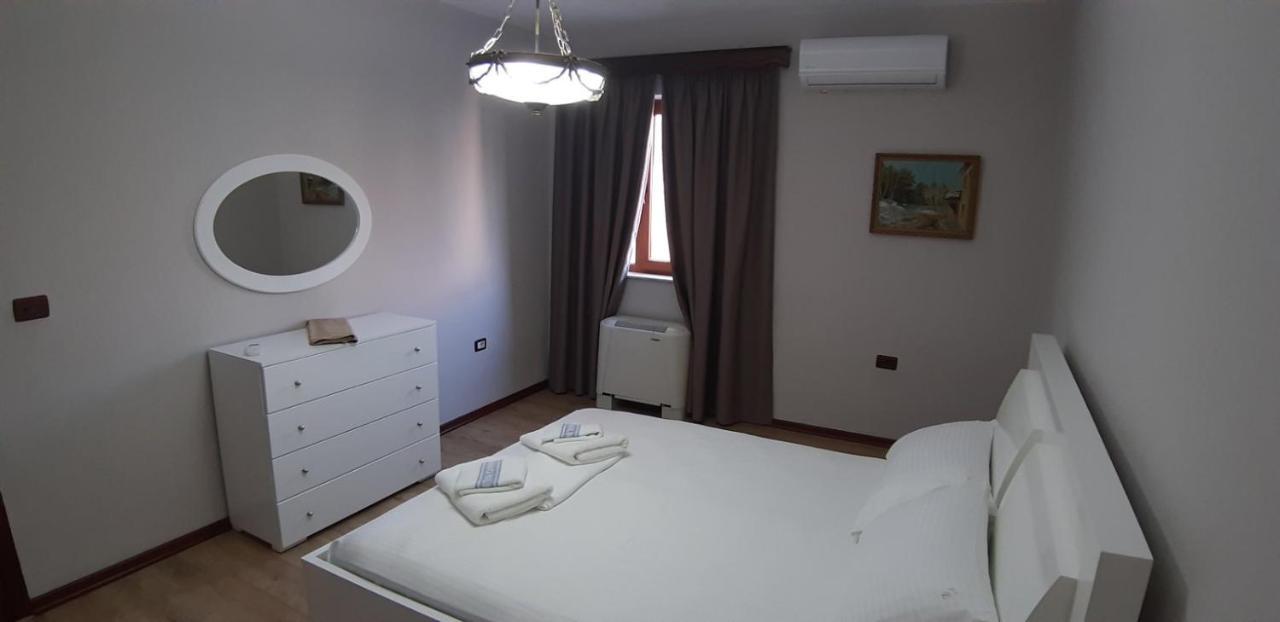 Stela'S Apartment Korce Exterior photo